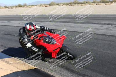 media/Dec-01-2025-Moto Forza (Mon) [[2daa91e15f]]/1-Advanced Group/Session 4 (Turn 10 Inside)/